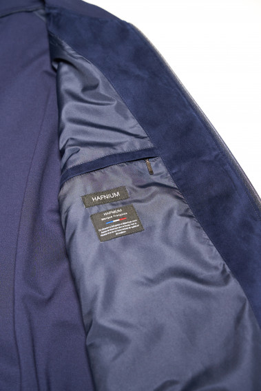 Zoom sur l'intérieur du blouson suédine AMARIO marine. Il comporte 2 poches intérieures.