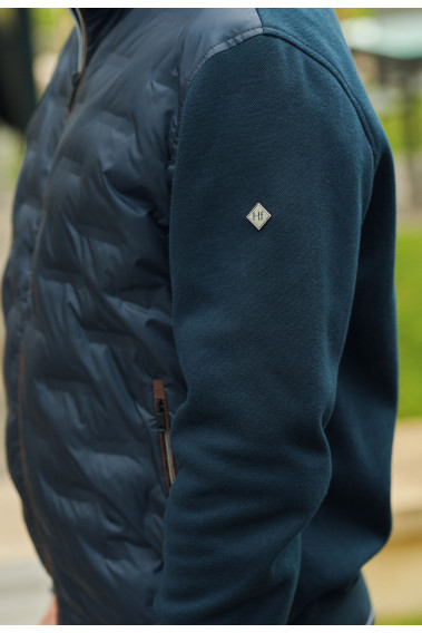 Zoom sur la manche du gilet DUARDO marine.