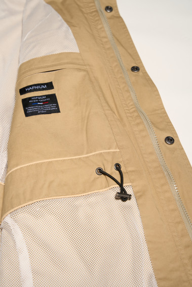 Zoom sur l'intérieur de la parka RIMINI beige. Elle comporte 2 poches intérieures.