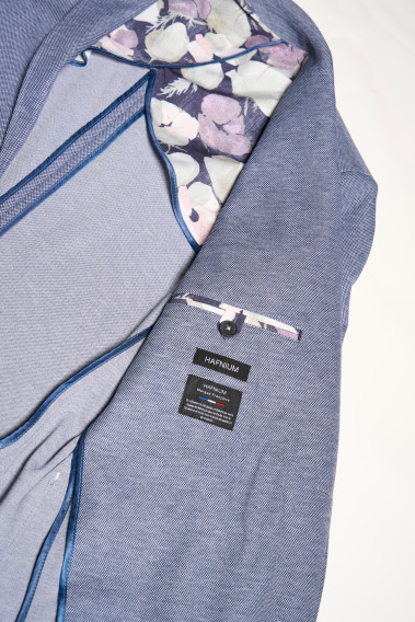 Zoom sur l'intérieur de la veste VALENTINA grise. Elle comporte 2 poches intérieures.