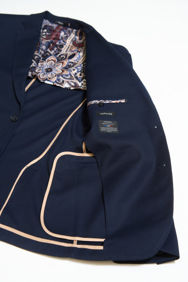 Zoom sur l'intérieur de la veste TRAVEL marine. Elle comporte 2 poches intérieures