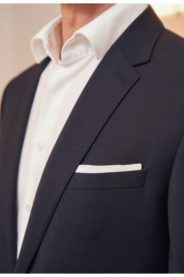 Zoom sur les détails du costume SULTAN couleur marine.