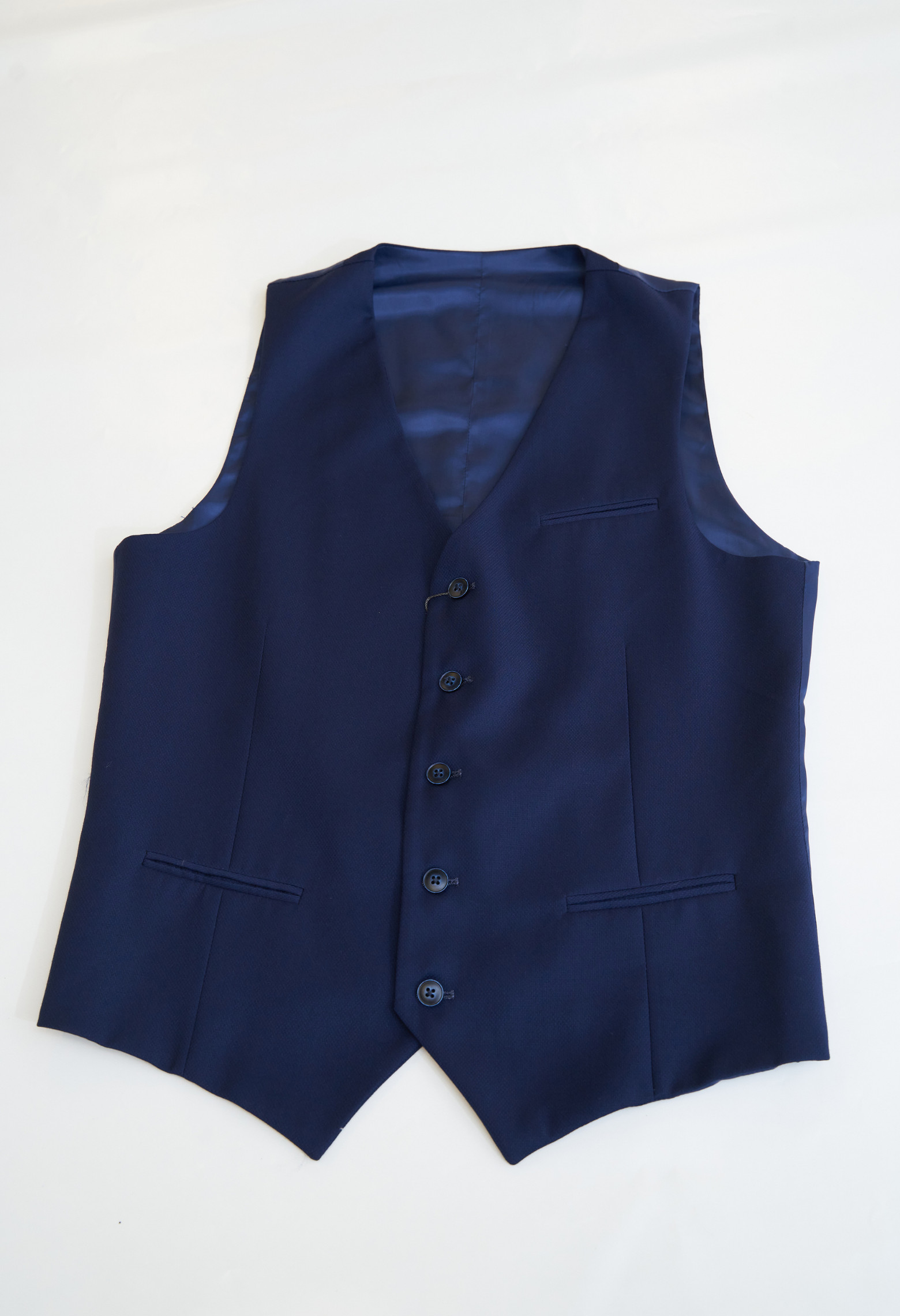 Gilet CHRIS bleu roi comportant une poche de poitrine et 5 boutons.