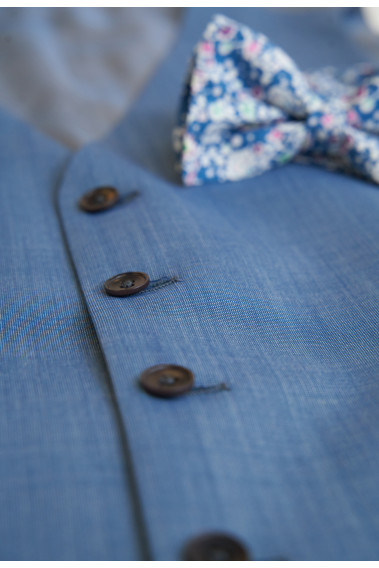 Gilet CHRIS bleu comportant 5 boutons.