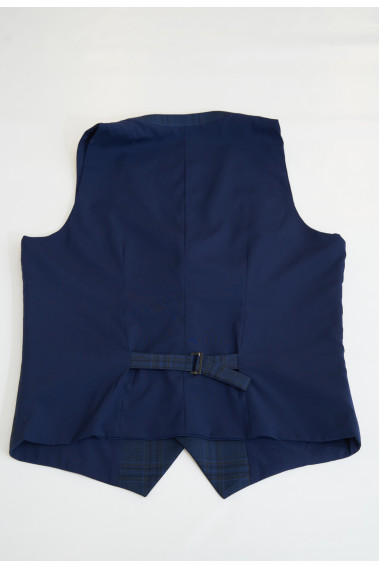 Zoom sur le dos du gilet CHRISP carreaux bleu. Il comporte une patte de serrage.