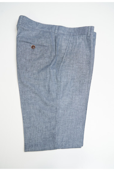 Zoom sur les détails extérieurs du pantalon LINCOLN bleu clair.