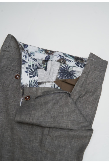 Zoom sur les détails de l’intérieur du pantalon LINCOLN taupe.