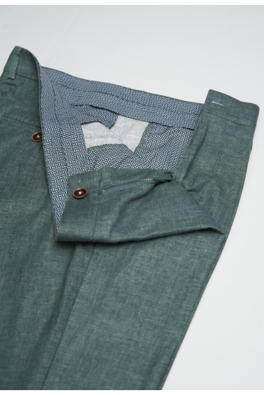 Zoom sur les détails de l’intérieur du pantalon LINCOLN vert.