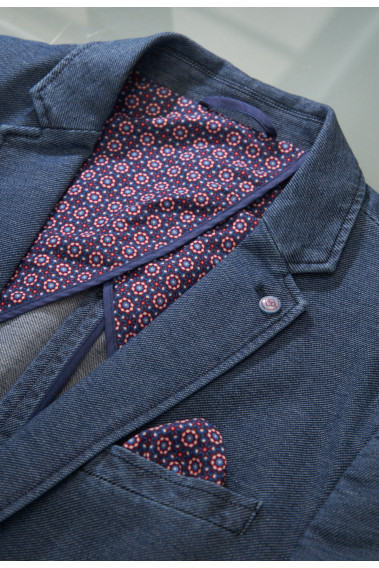 Zoom sur les détails de l'intérieur du col de la veste ROYAL effet jean.