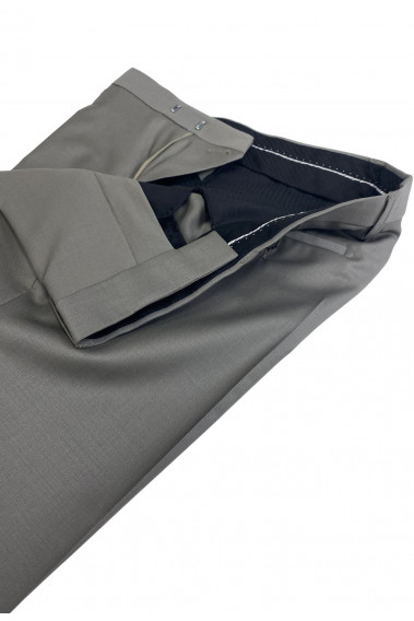 Zoom sur les détails du pantalon SULTAN taupe