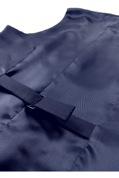 Zoom sur le dos du gilet CHRIS marine. Il possède une patte de serrage.