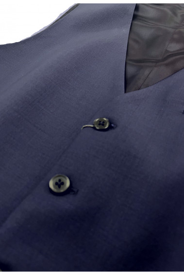 Gilet CHRIS marine comportant un poche poitrine et 5 boutons.