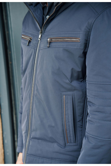 Zoom sur les poches poitrine du blouson CRUZ marine.