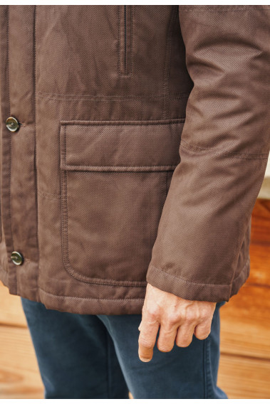 Zoom sur le bas de la parka KAZAK marron.