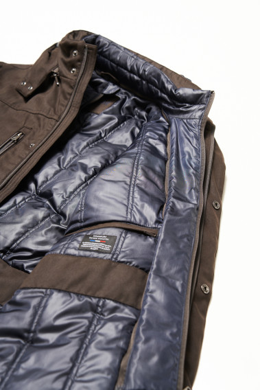 Zoom sur l'intérieur de la parka KELLY marron. 2 poches intérieures.