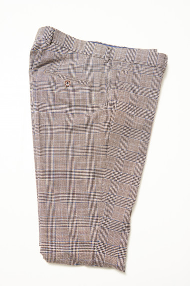 Zoom sur les détails du pantalon LINCOLN carreaux marron.