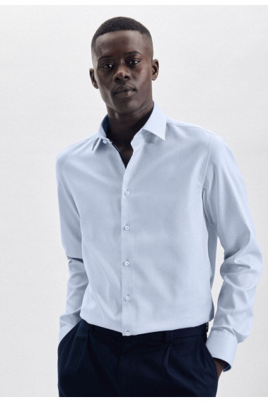 Zoom sur le col de la chemise slim armurée bleu.