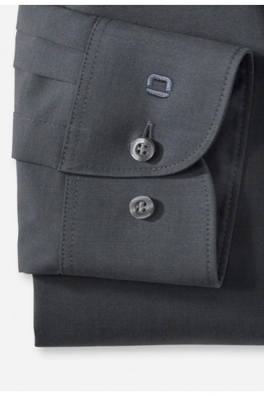 Zoom sur la manche de la chemise slim unie grise.