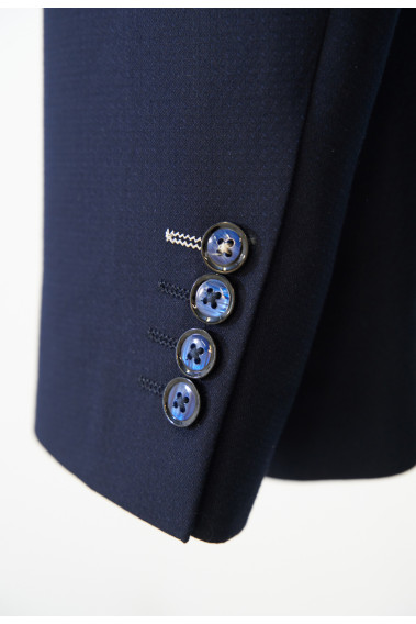 Smoking CELESTEC marine. Plan de la manche sur les boutons de couleur bleu.