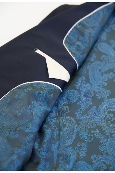 Zoom l'intérieur de la veste du Smoking CELESTEC marine. Elle comporte 3 poches intérieures.