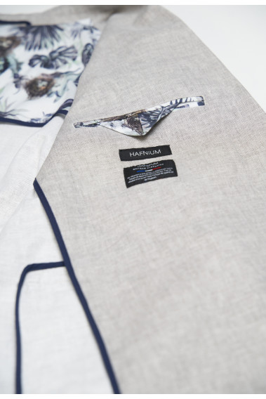 Zoom sur l'intérieur de la veste TROPICAL beige. Elle comporte 2 poches intérieures.