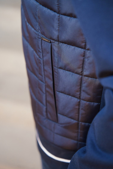 Zoom sur la poche du blouson BARY bi-matière marine.
