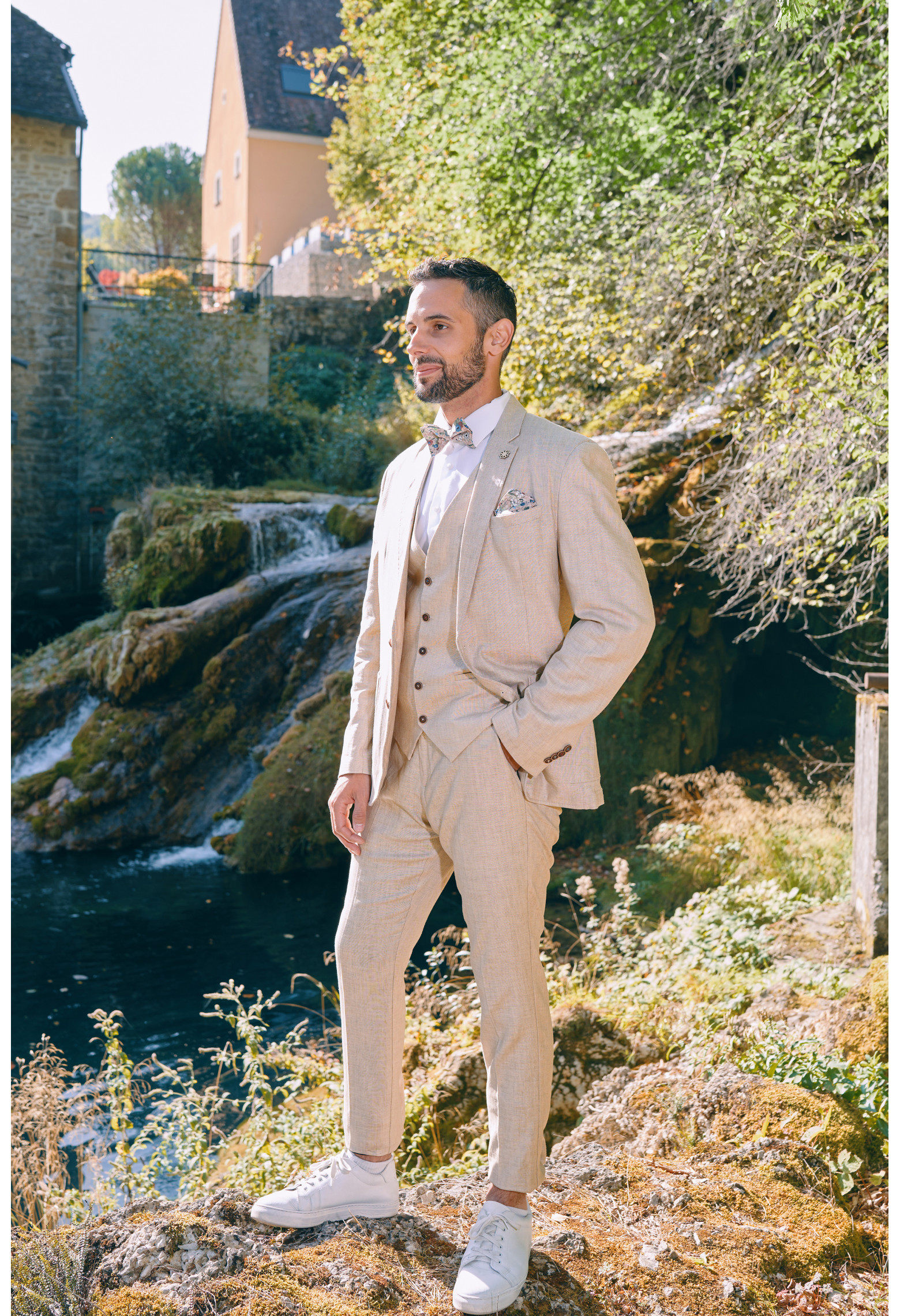 Gilet LYMA beige sable. Photo avec le costume entier porté.