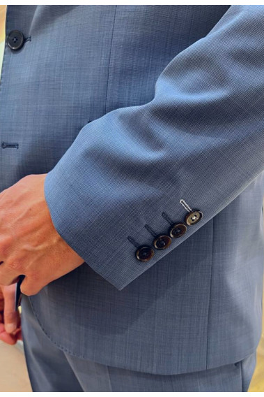 Costume SUAT bleu. Plan de la manche sur 4 les boutons.