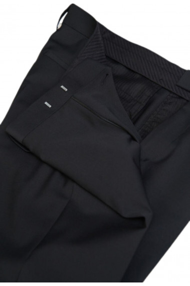 Zoom sur les détails du pantalon TECHP noir.