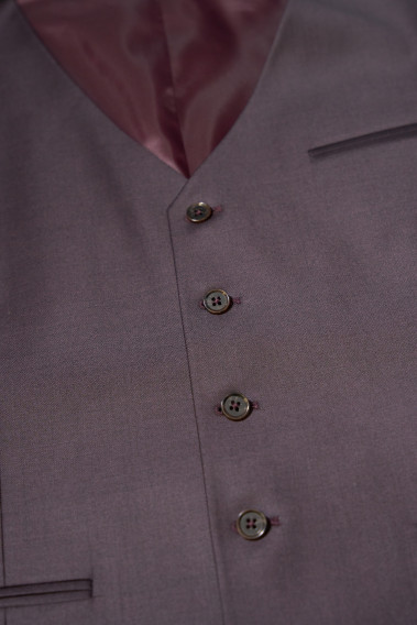 Zoom sur les boutons du gilet CHRIS bordeaux.