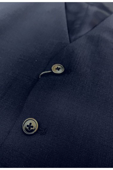 Gilet CHRIS marine comportant 5 boutons.