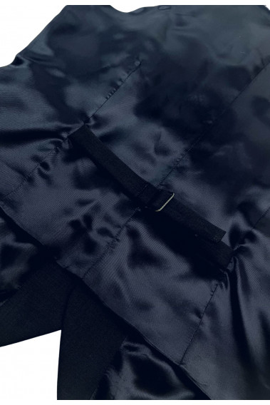 Gilet CHRIS marine comportant un patte de serrage au dos.