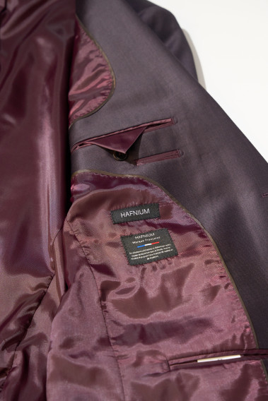 Zoom sur l'intérieur du costume CITIZEN  bordeaux. Il comporte 3 poches intérieures.