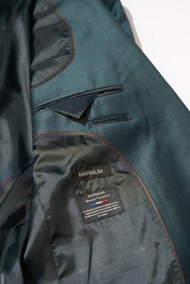 Zoom sur l'intérieur du costume CITIZEN vert. Il comporte 3 poches intérieures.