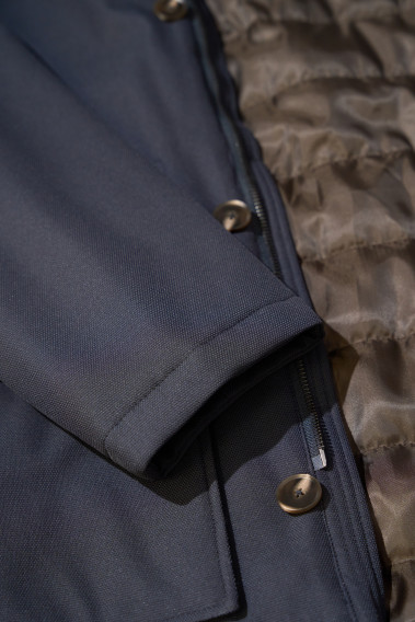 Zoom sur la manche de la parka EVEREST marine