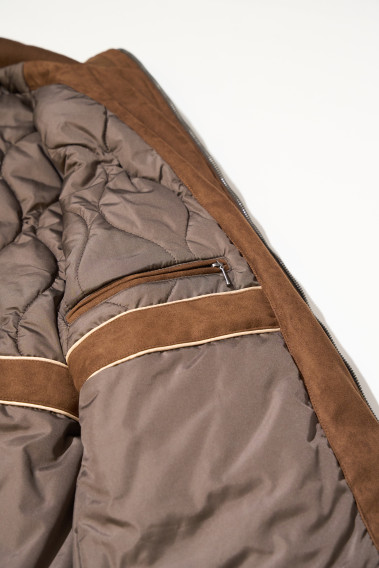 Zoom sur l'intérieur du blouson GIBSTON camel. Il comporte 2 poches intérieures.
