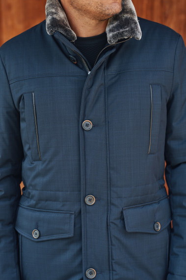 Zoom sur les détails de la parka IVAR bleu.