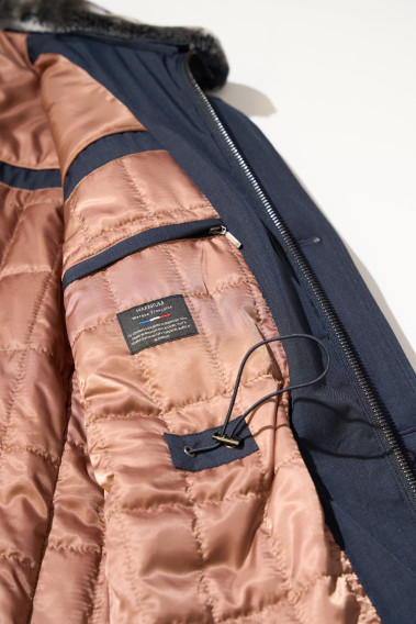 Zoom sur l'intérieur de la parka IVAR bleu. Elle comporte 2 poches intérieures.